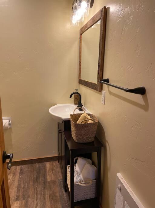 Parkway Yellowstone Guest House Apartment #3 Gardiner Exterior photo